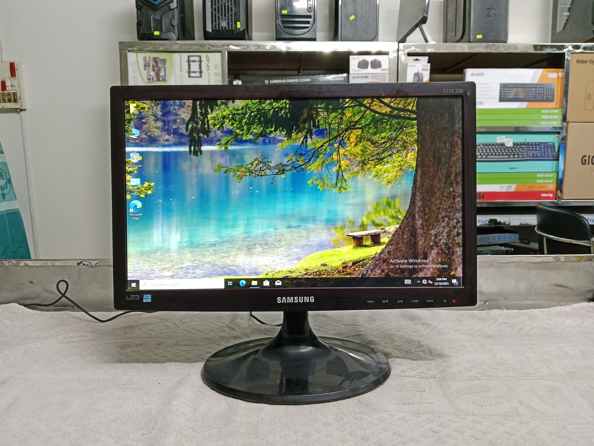 Samsung S19c300b – 19′′ Widescreen Hd Led Monitor | Full Fresh